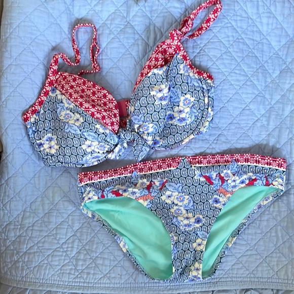 EUC Blush Profile “bandana” print bikini - Picture 1 of 4